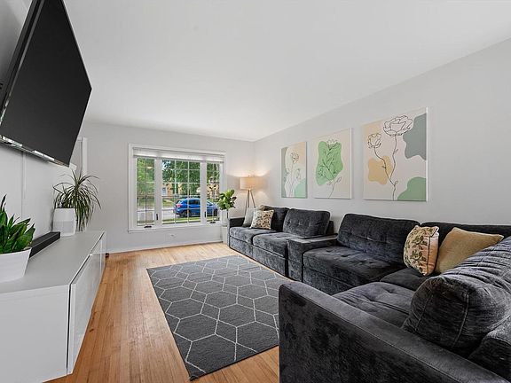4th image of 8129 W Burleigh STREET