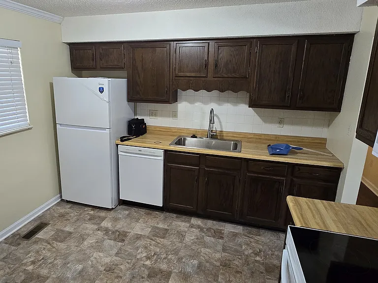 10005 Bluegrass Rd — Photo 5