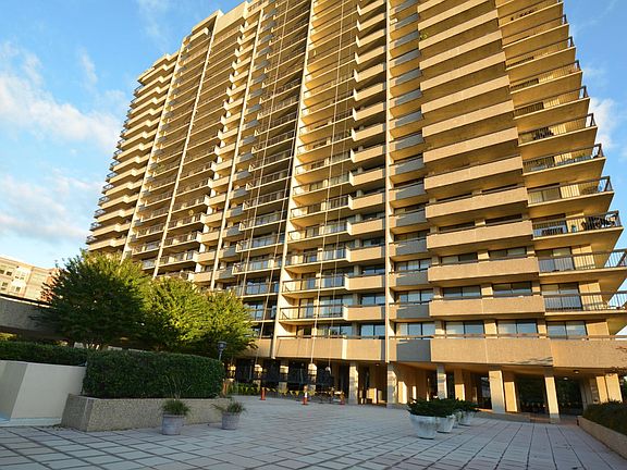 4th image of 400 Madison St APT 307