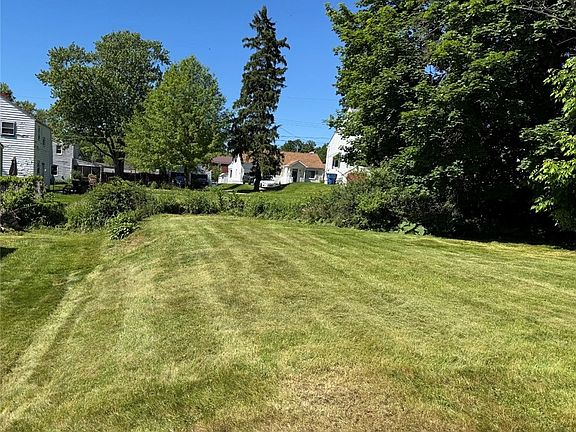 4th image of 749 Pershing St