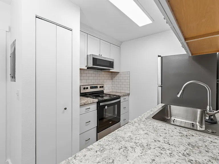 1160 S Denver Ave — Photo 5