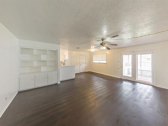2nd image of 2719 Mulberry Ln