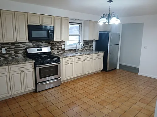 50 Wood St #1 Photo 1