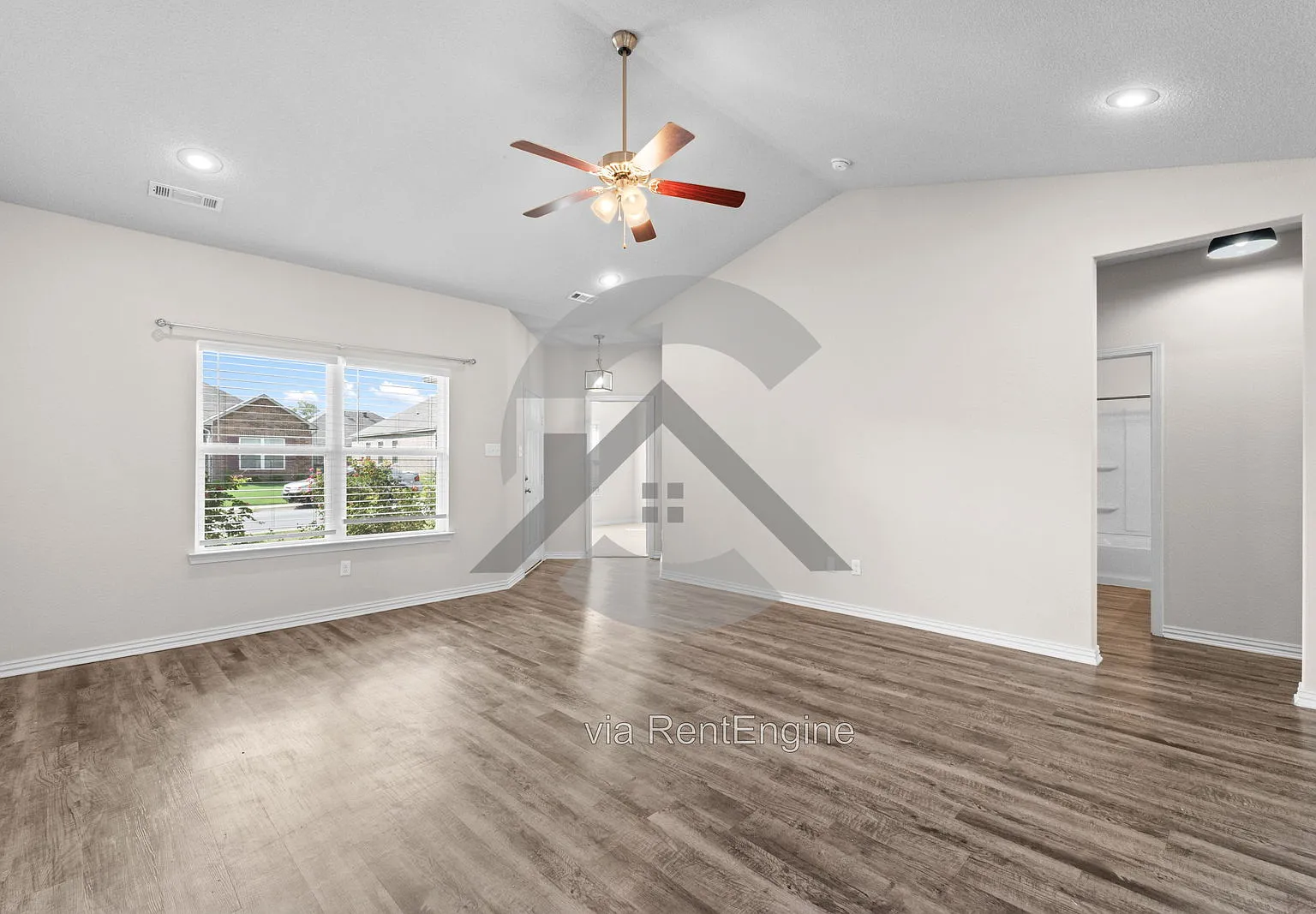 4 bed, 2.0 bath, 1661 sqft, $1,800 — Photo 4