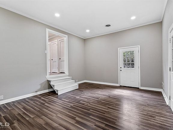 3rd image of 201 E Ratcliff St