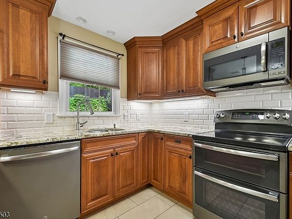 5th image of 33 Avondale Rd