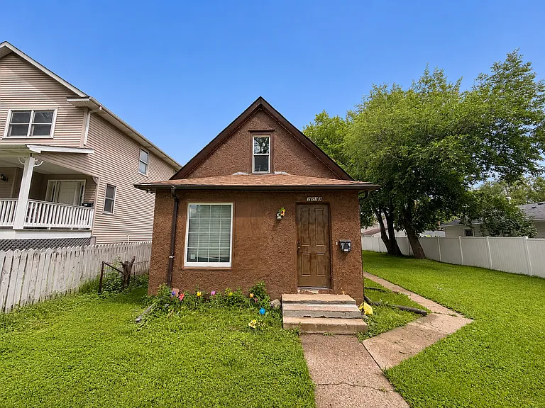 2210 Aldrich Ave N — Photo 1