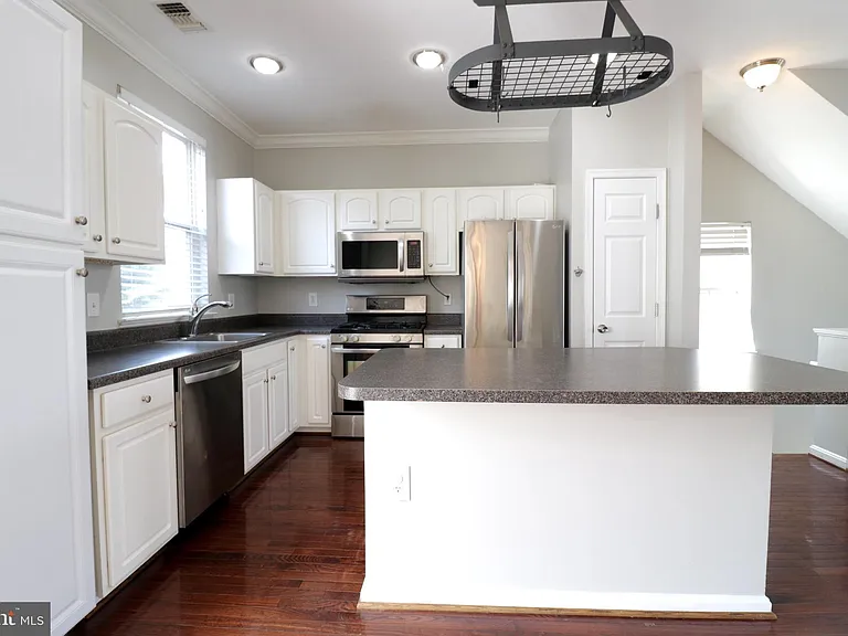 21786 Dragons Green Sq — Photo 9