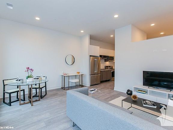 3rd image of 855 N Larrabee St #724