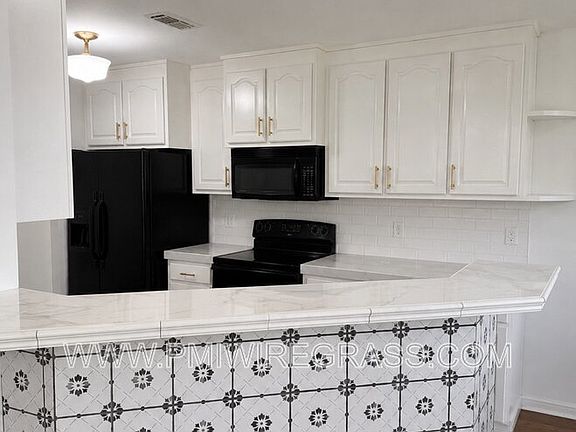 3rd image of 112 Scarlet Oaks Ct