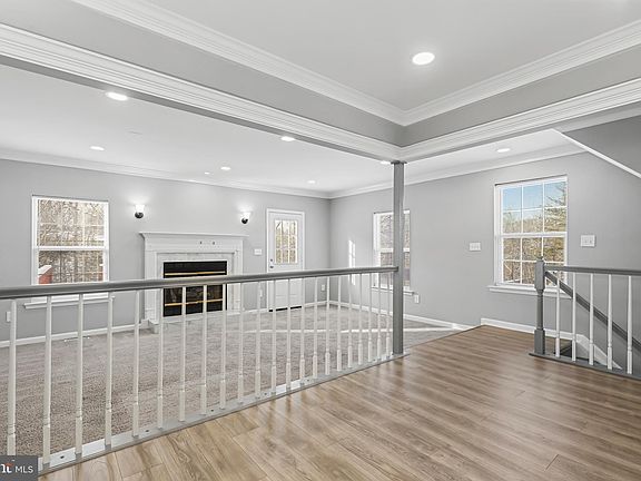 4th image of 100 Lakeview Ct