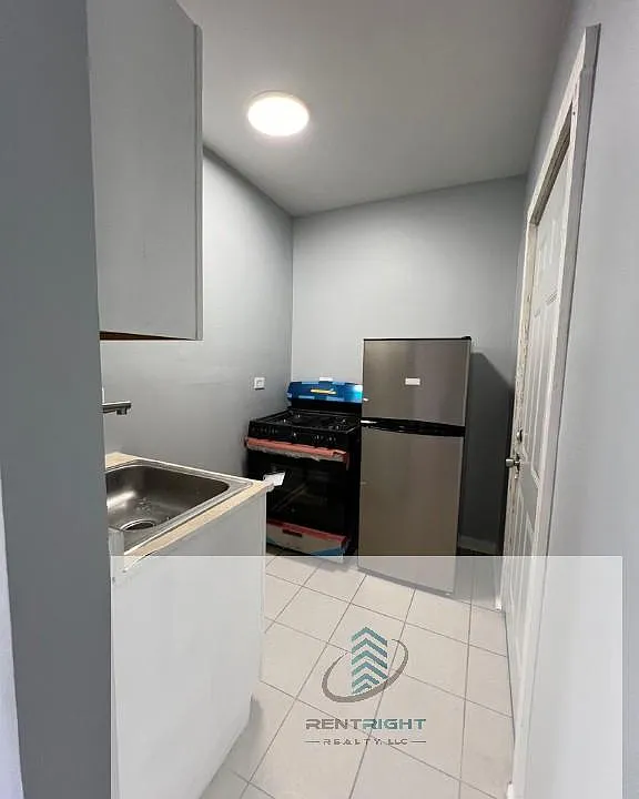 348-58 W 74th St #352-1W