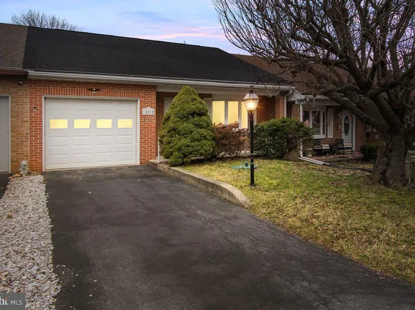 18010 Putter Dr, Hagerstown, MD 21740
