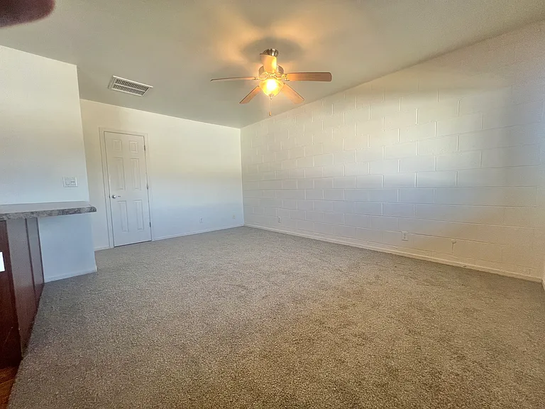 2821 N Columbus Blvd #19 — Photo 14