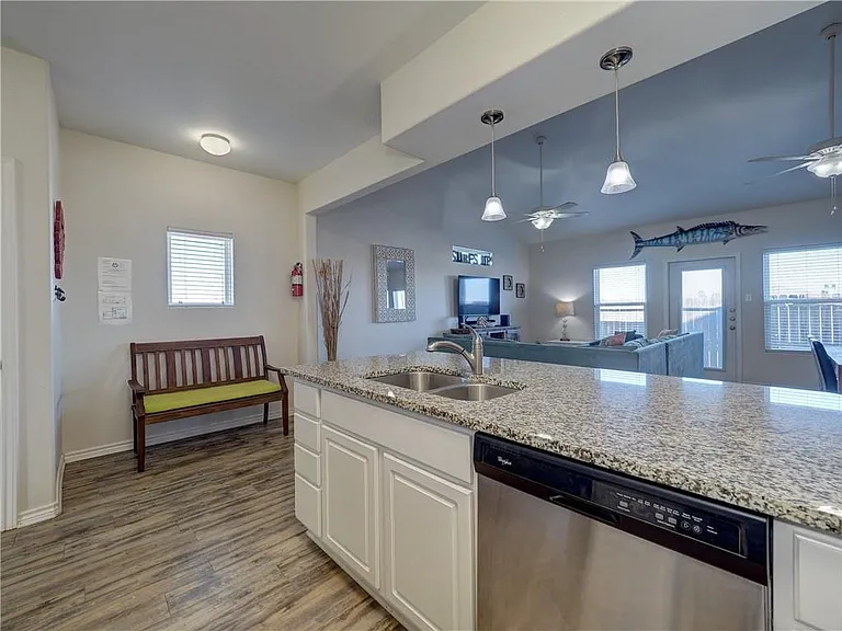 15102 Dory Dr — Photo 7