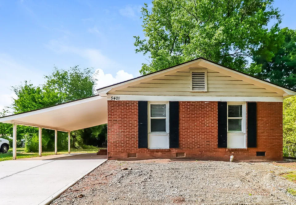 5401 Snow White Ln