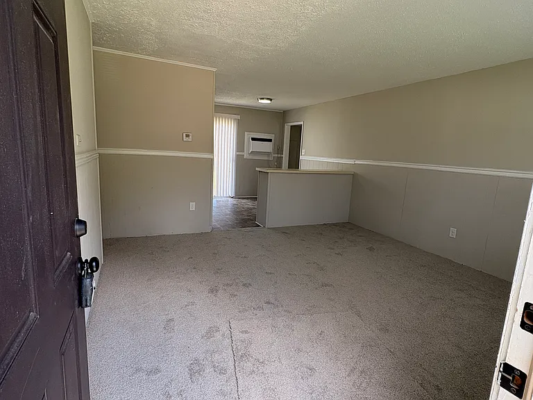 1821 Andrews Blvd — Photo 3