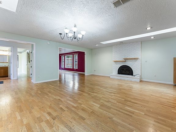 4th image of 5085 SE Britton Ave