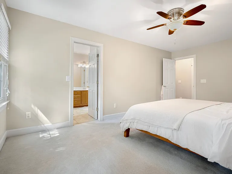 100 Spring Valley Ln — Photo 13