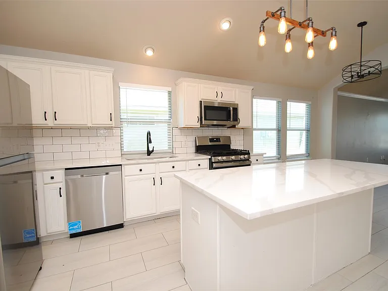 5910 Sugar Field Ln — Photo 11