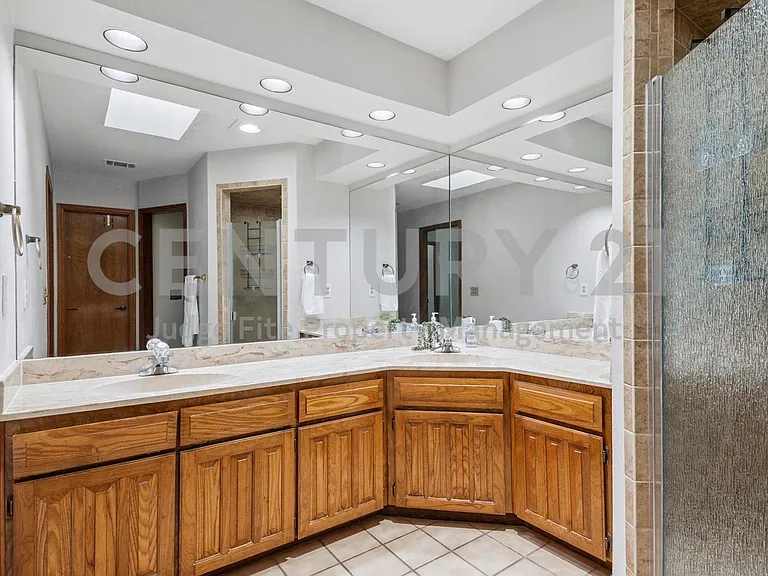 1308 Clubhouse Ct — Photo 16