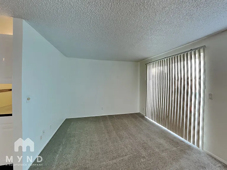 318 S 174th Pl #L — Photo 4