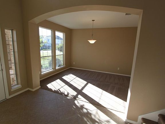 2nd image of 2510 Sandlewood Trail Ln