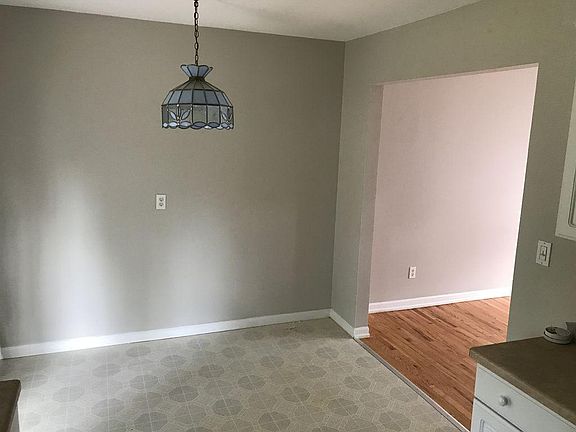 3rd image of 30528 Grandview Ave