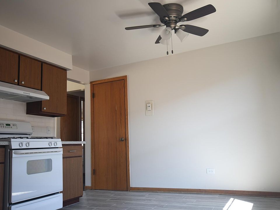 Kitchen w/Pantry