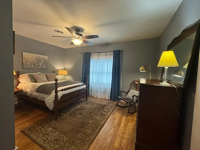 1 bed, 900 sqft, $1,500 — Photo 4