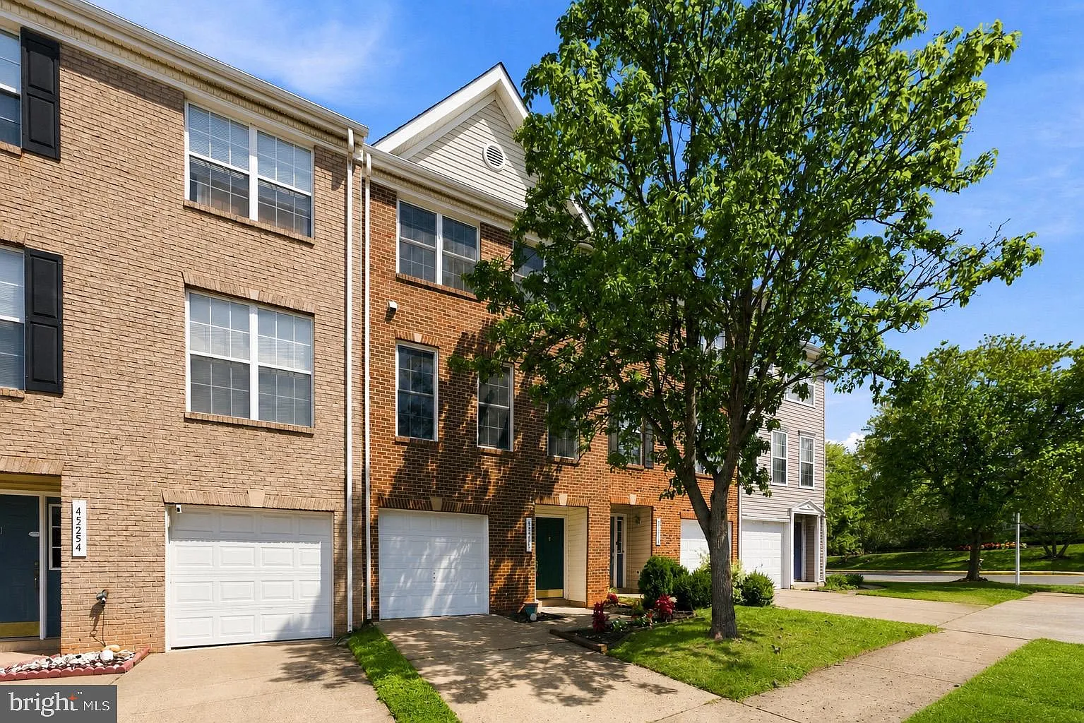 3 bed, 4.0 bath, 2026 sqft, $3,100 — Photo 1
