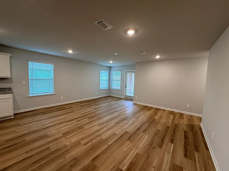 10555 Lowell St W — Photo 10