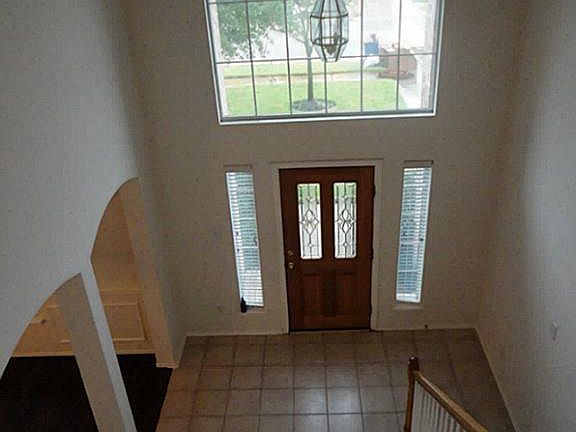 4th image of 9918 Edgewood Manor Ct
