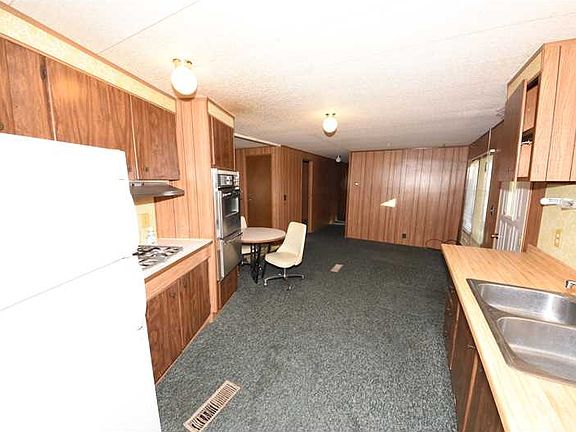 4th image of 12 Bonanza Dr
