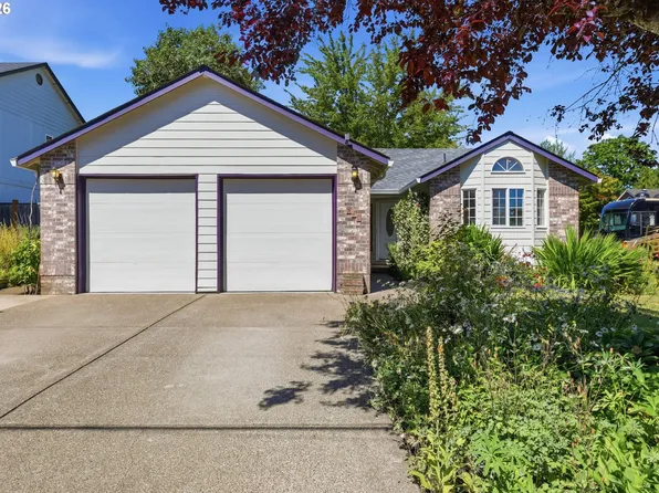 340 SW 7th St, Dundee, OR 97115