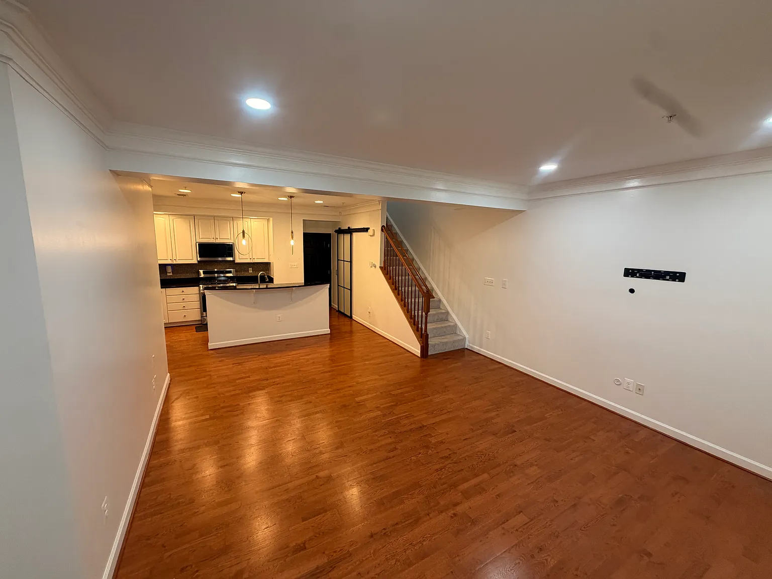 2 bed, 2.5 bath, 1650 sqft, $3,200 — Photo 3