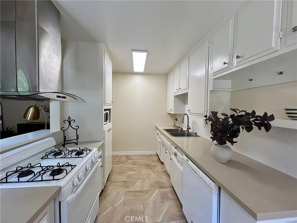 1st image of 228 W Lemon Ave APT B