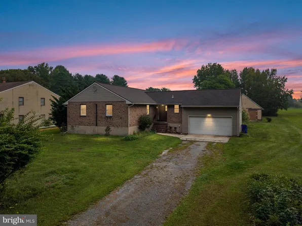 961 Woods Rd, Bear, DE 19701