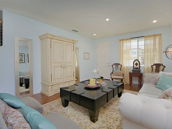 3rd image of 624 Farridge Dr