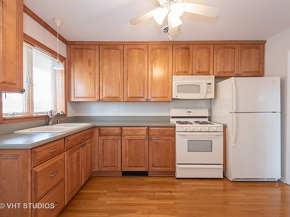 4th image of 8706 N Oleander Ave