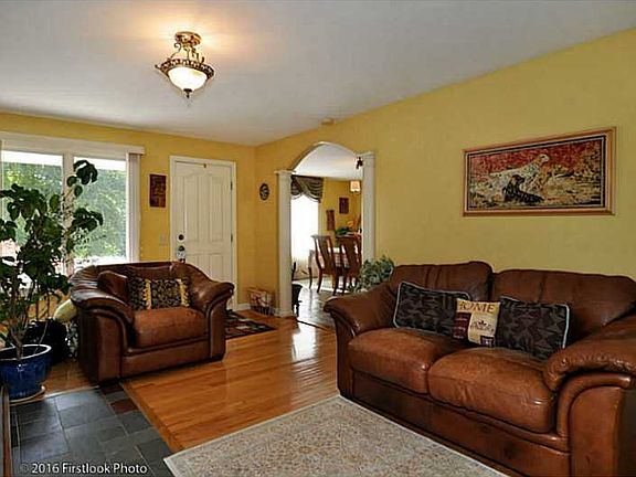3rd image of 22 Derbyshire Dr