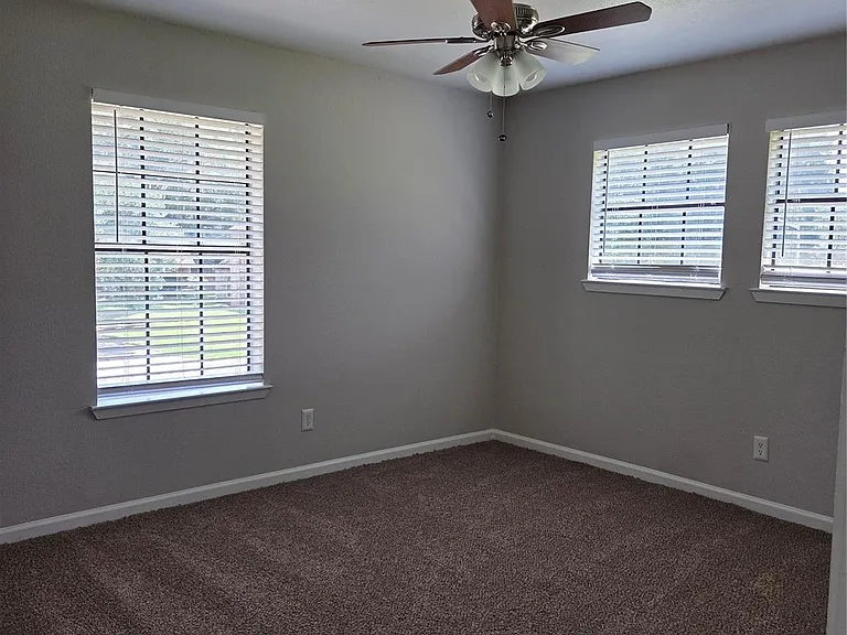 592 River Plantation Dr — Photo 16