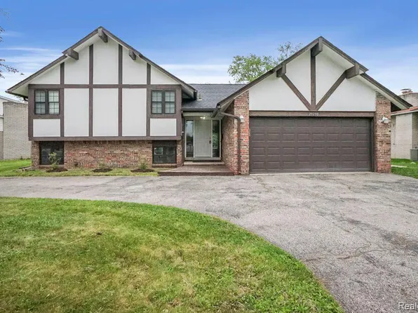 29290 Prestwick St, Southfield, MI 48076