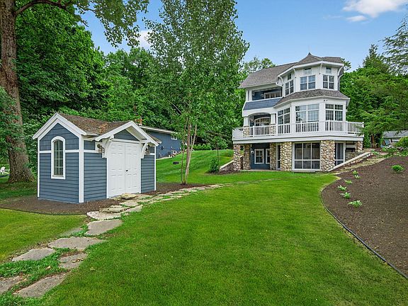3rd image of 60757 Beechwood Ln