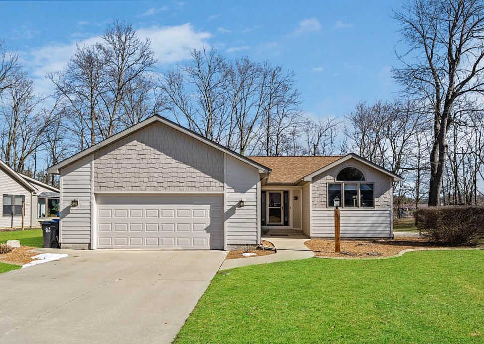 1st image of 222 River Run Ct