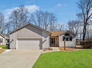 222 River Run Ct, Columbia City, IN 46725