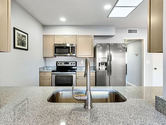 5th image of 14036 N Newcastle Dr