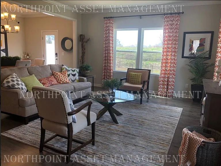 453 Tayberry Ln — Photo 3
