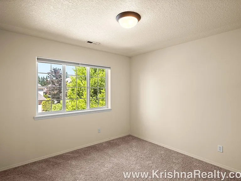13686 NW Henninger Ln — Photo 17
