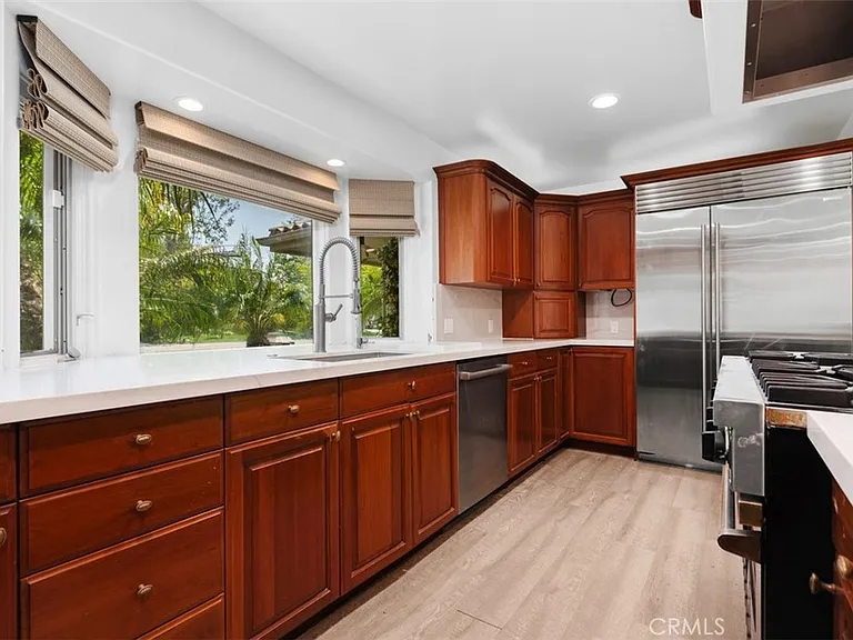 600 Cliff Dr — Photo 20